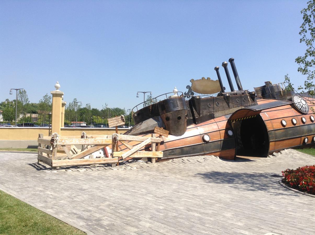 Gardaland Adventure Hotel Castelnuovo del Garda Exterior photo